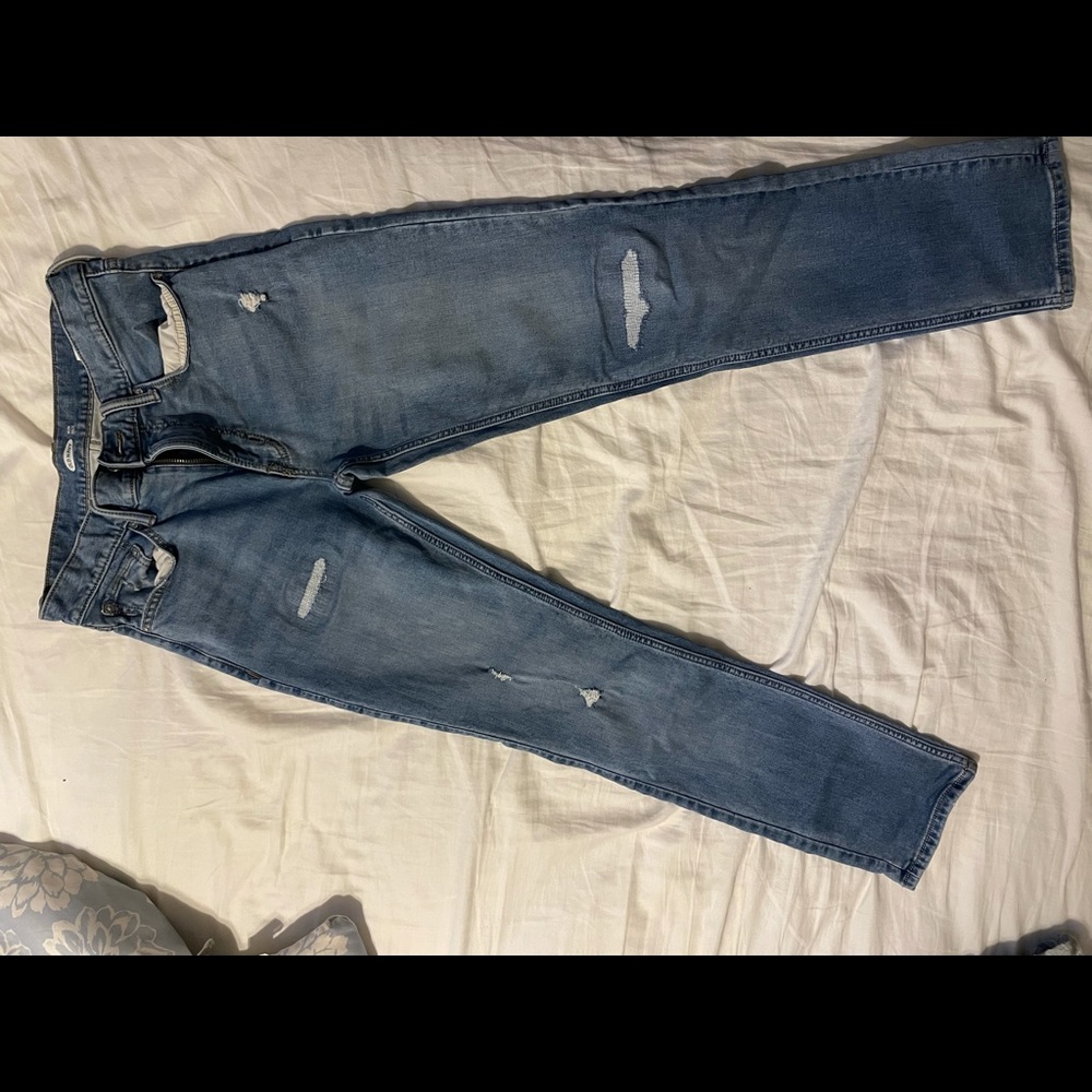 30x32 old navy “distressed” jeans lightly worn. Excellent condition